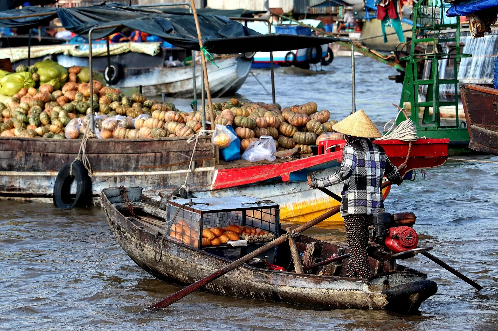 South Vietnam : Down The Mythical Mekong